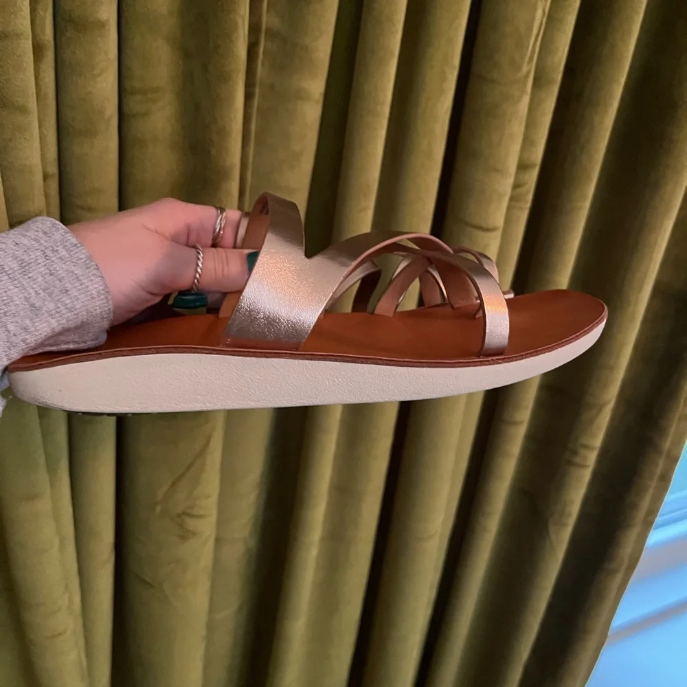 White Mountain Foot Beds Sandals Womens Size 9.5 Rose Gold Crossover Strap - Picture 3 of 4